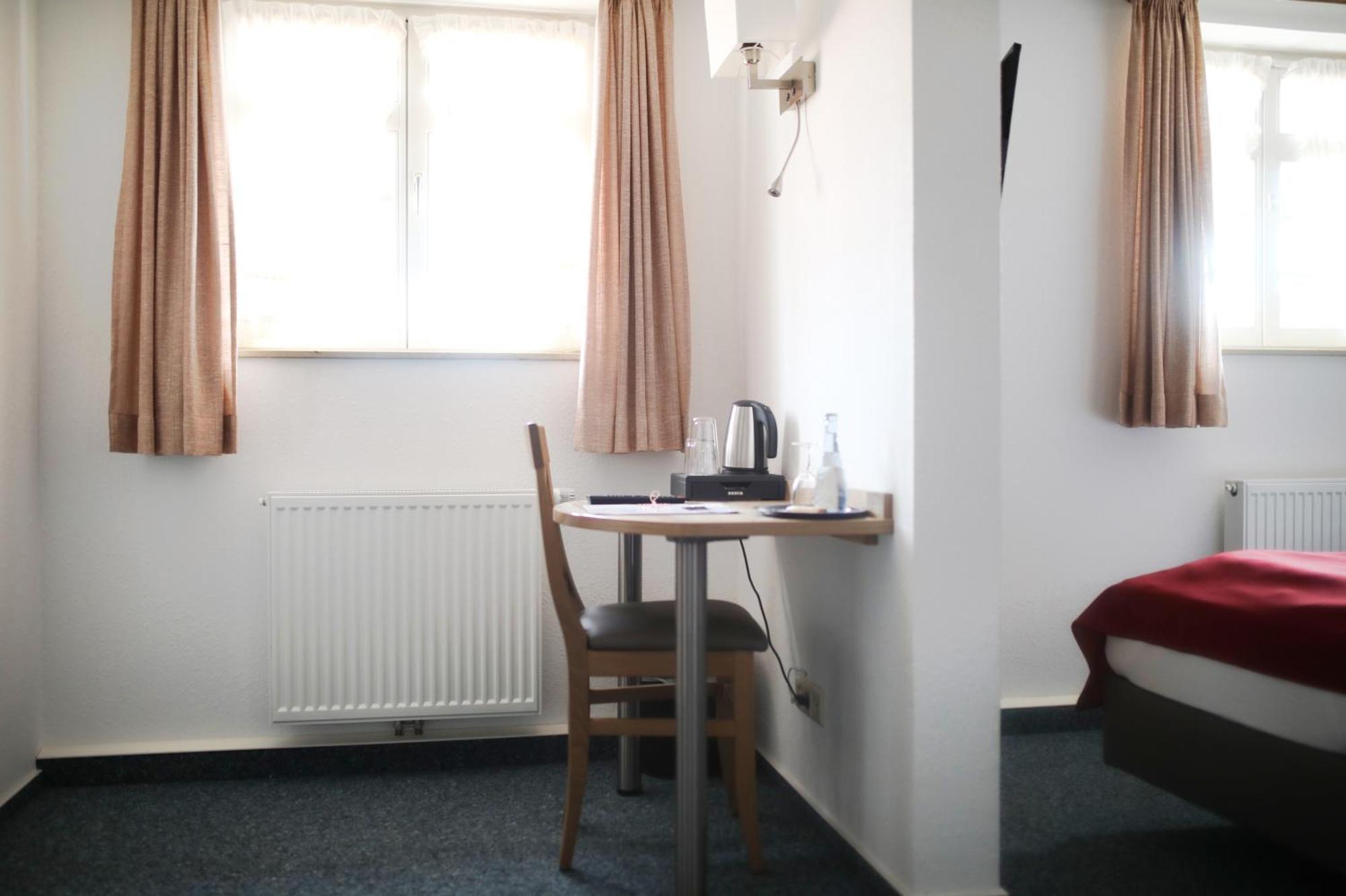Gasthaus Hotel Zum Kreuz Stetten am Kalten Markt ภายนอก รูปภาพ