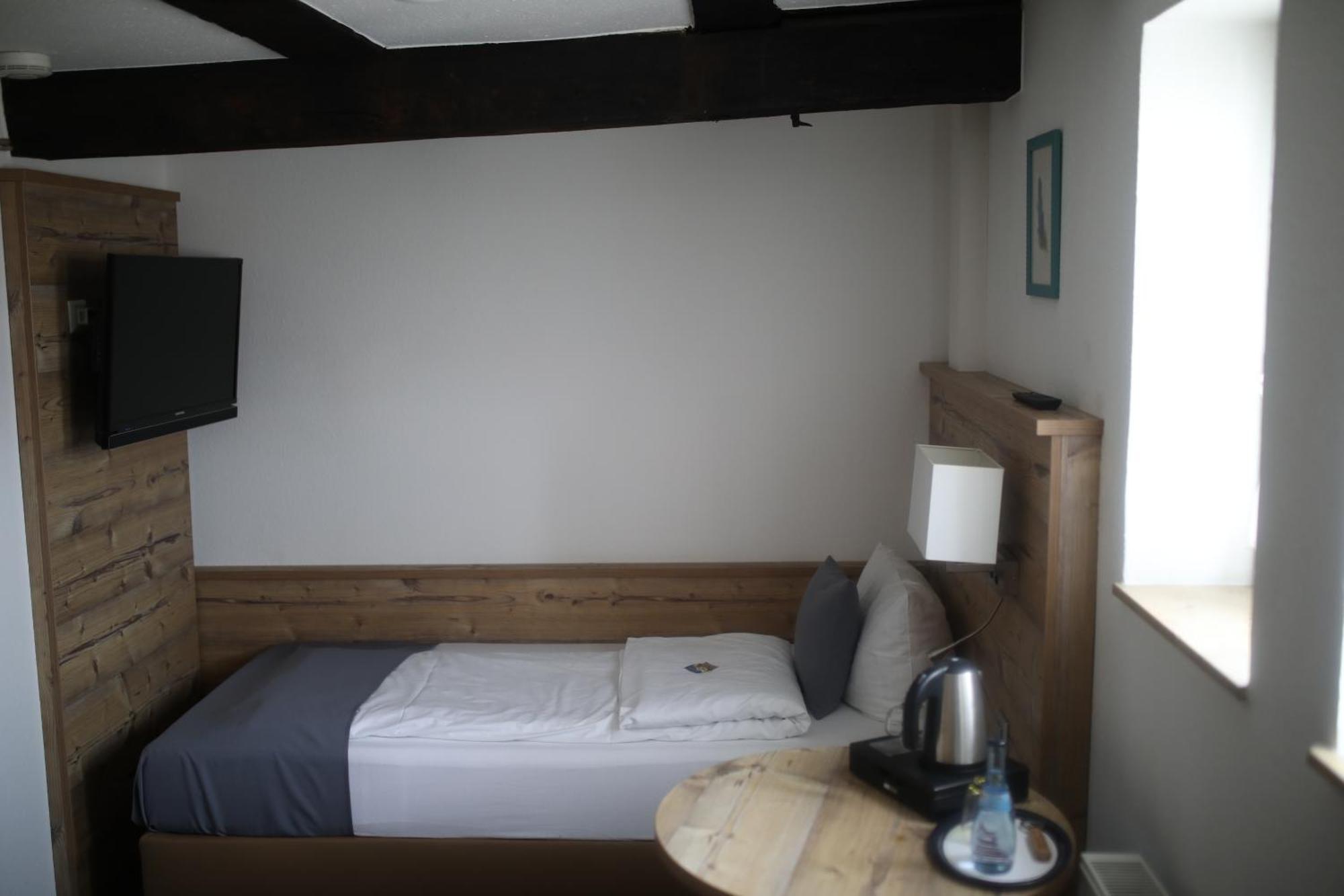 Gasthaus Hotel Zum Kreuz Stetten am Kalten Markt ภายนอก รูปภาพ